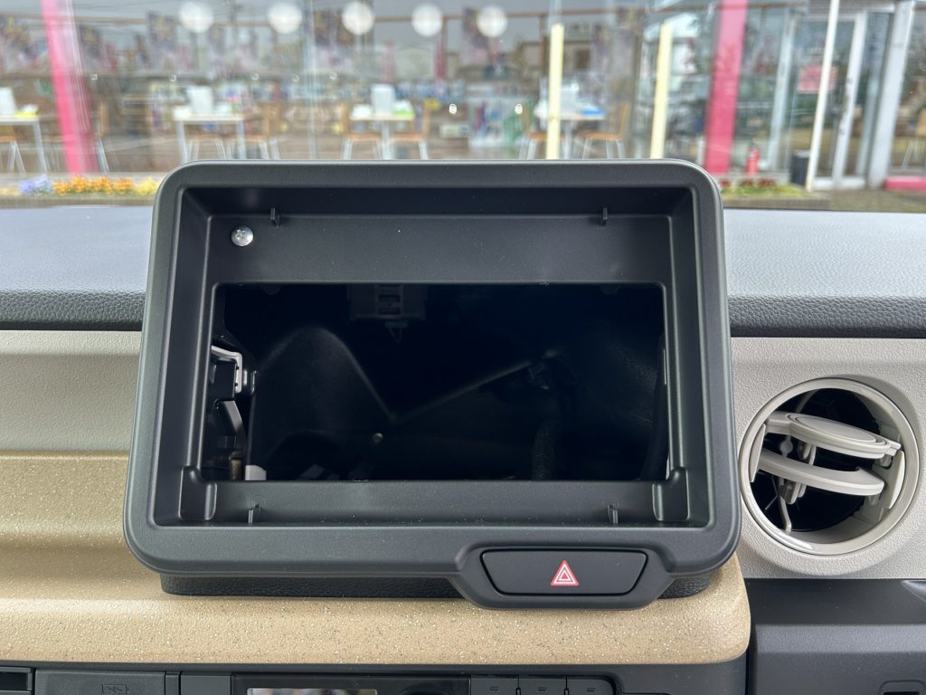 ■オーディオレスのおクルマです。お好みのナビ・オーディオのご購入、取付施工もお任せください！