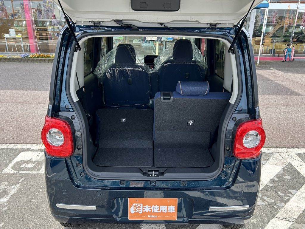 ■後部座席は分割して倒せます
