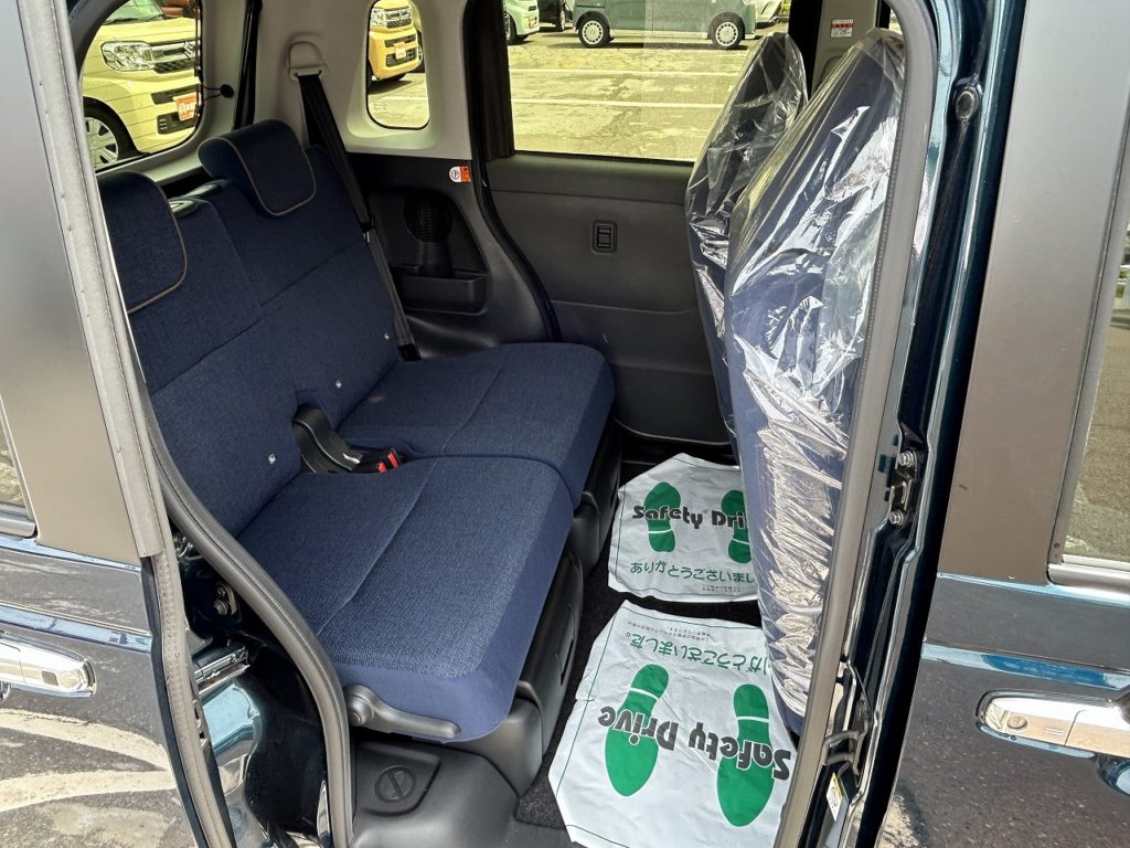 ■リアシート。足元もひろびろ♪