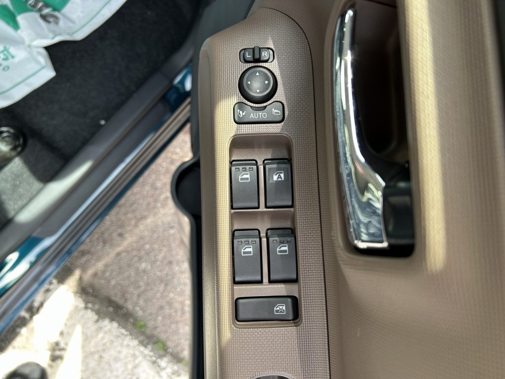 ■電動格納ミラー　■パワーウインドウ