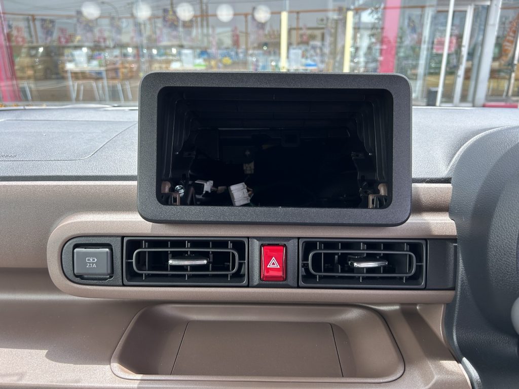 ■オーディオレスのおクルマです。お好みのナビ・オーディオのご購入、取付施工もお任せください！