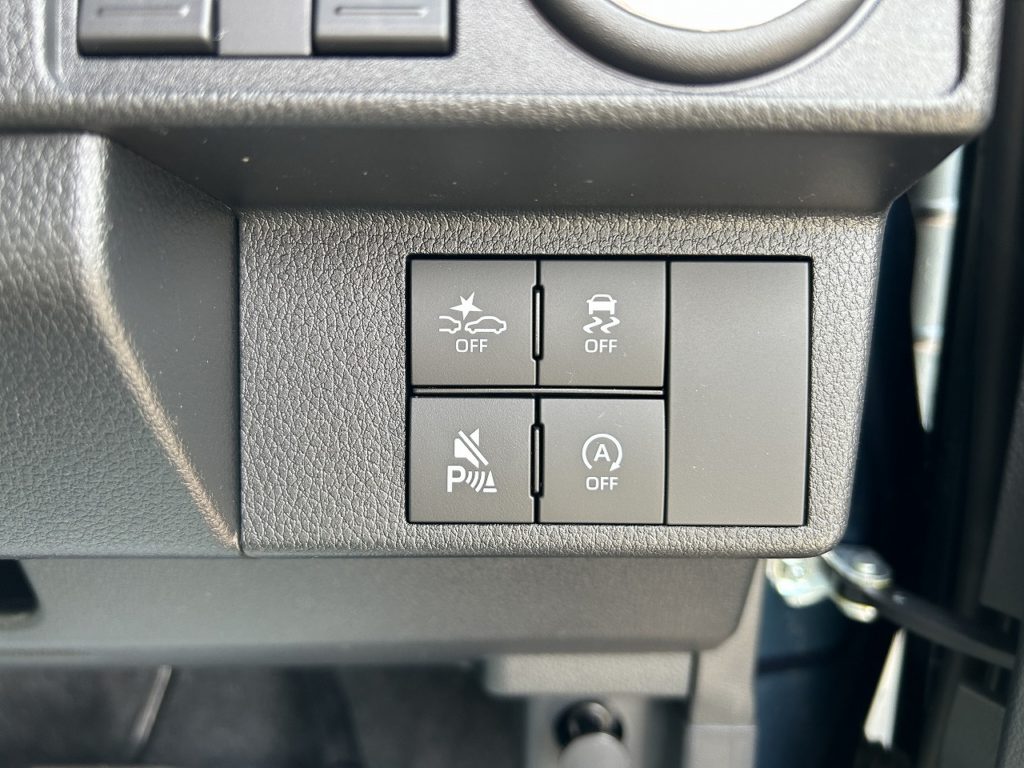 ■衝突被害軽減ブレーキ/横滑り防止装置/コーナーセンサーブザーOFFスイッチ/アイドリングストップ