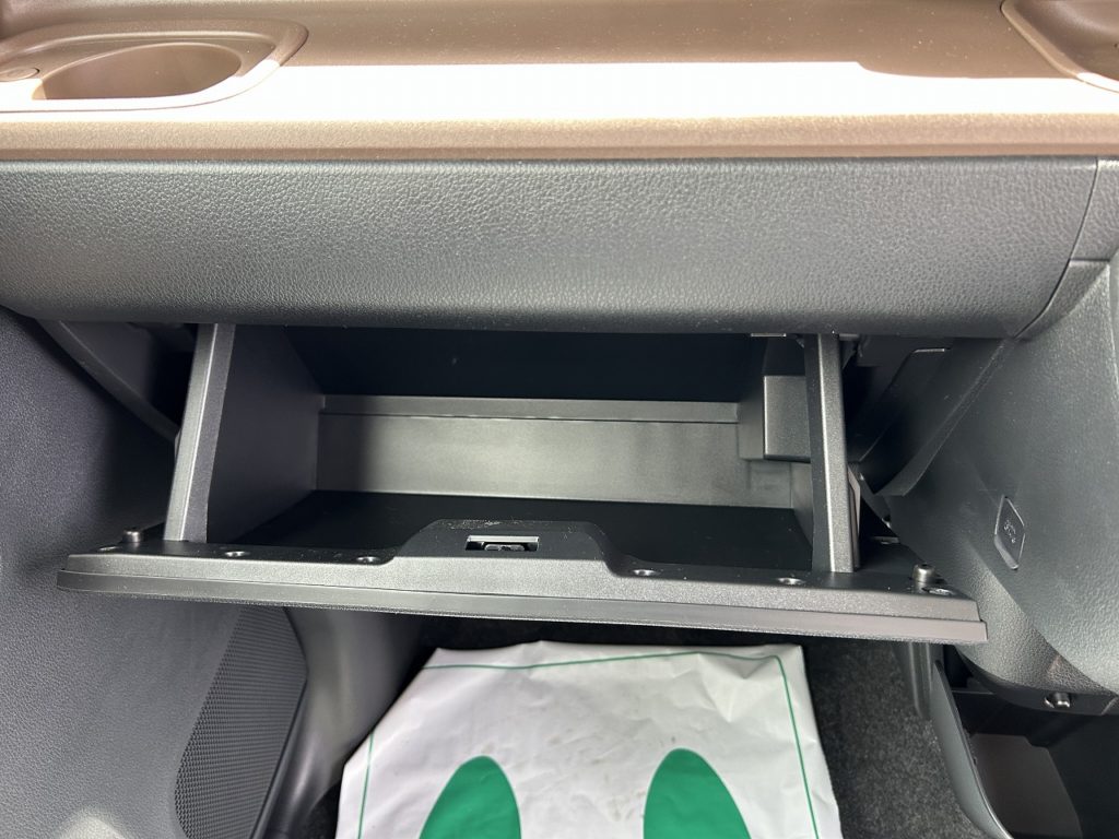 ■助手席収納
