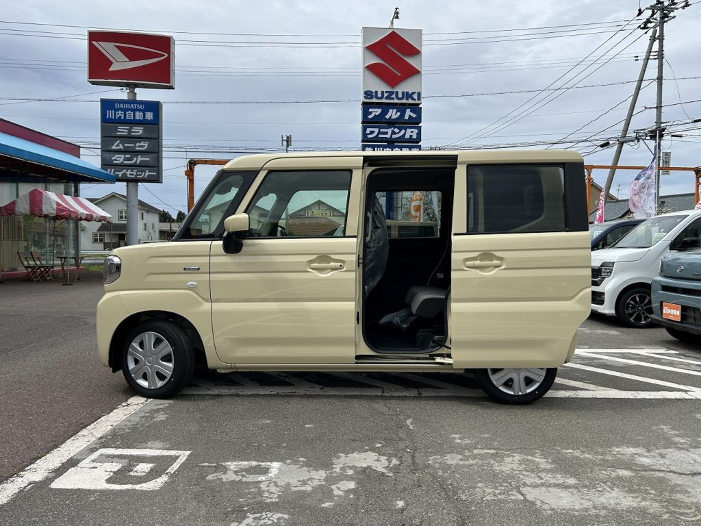■リアドアはスライドドアのため狭い駐車場でもドアあての心配がありません