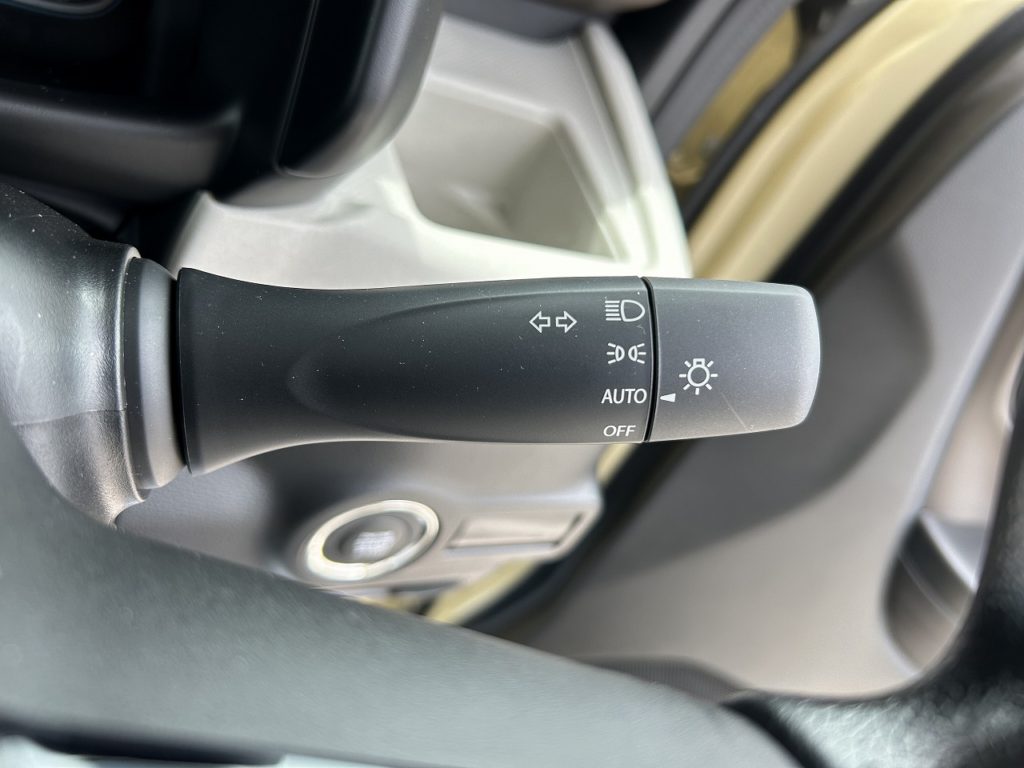 ■暗くなると自動で点灯してくれるオートライト