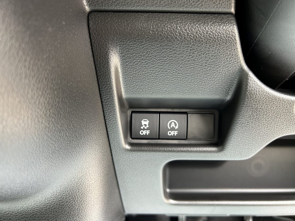 ■横滑り防止装置　■アイドリングストップ