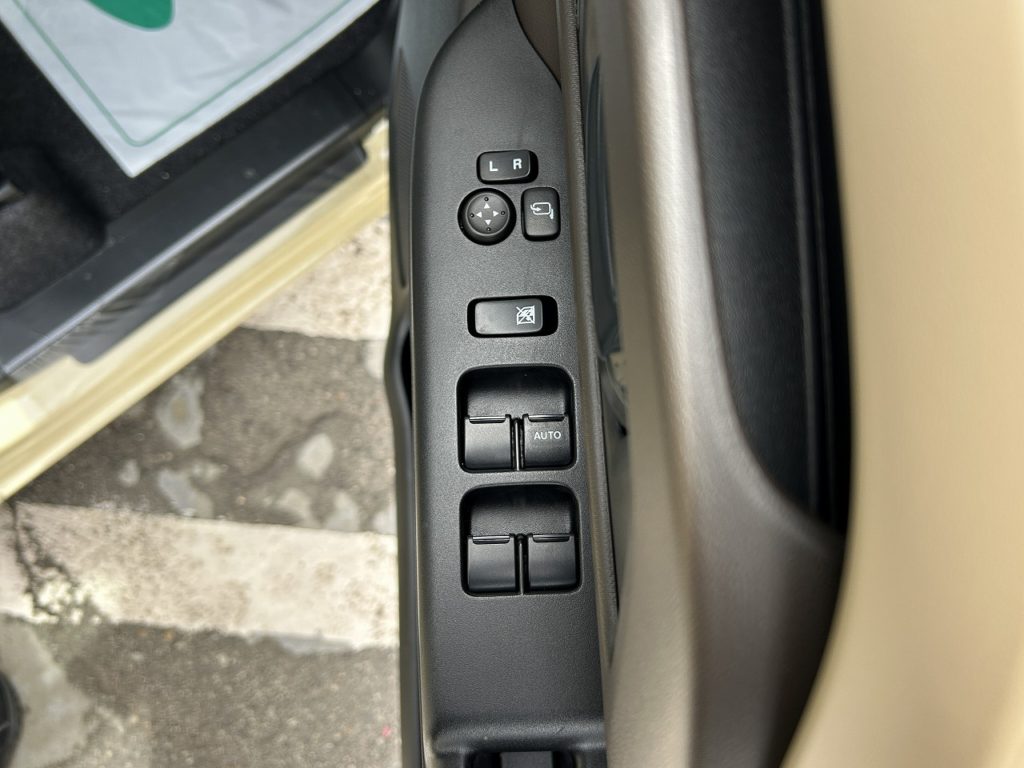 ■電動格納ミラー　■パワーウインドウ