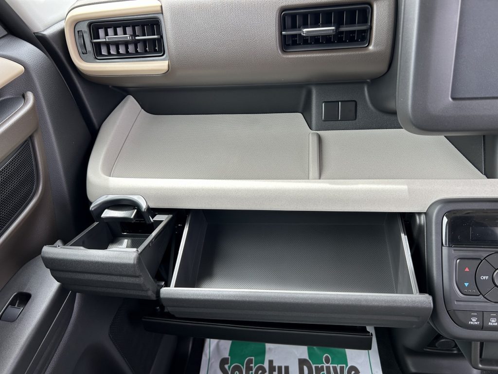 ■助手席収納/小物置き