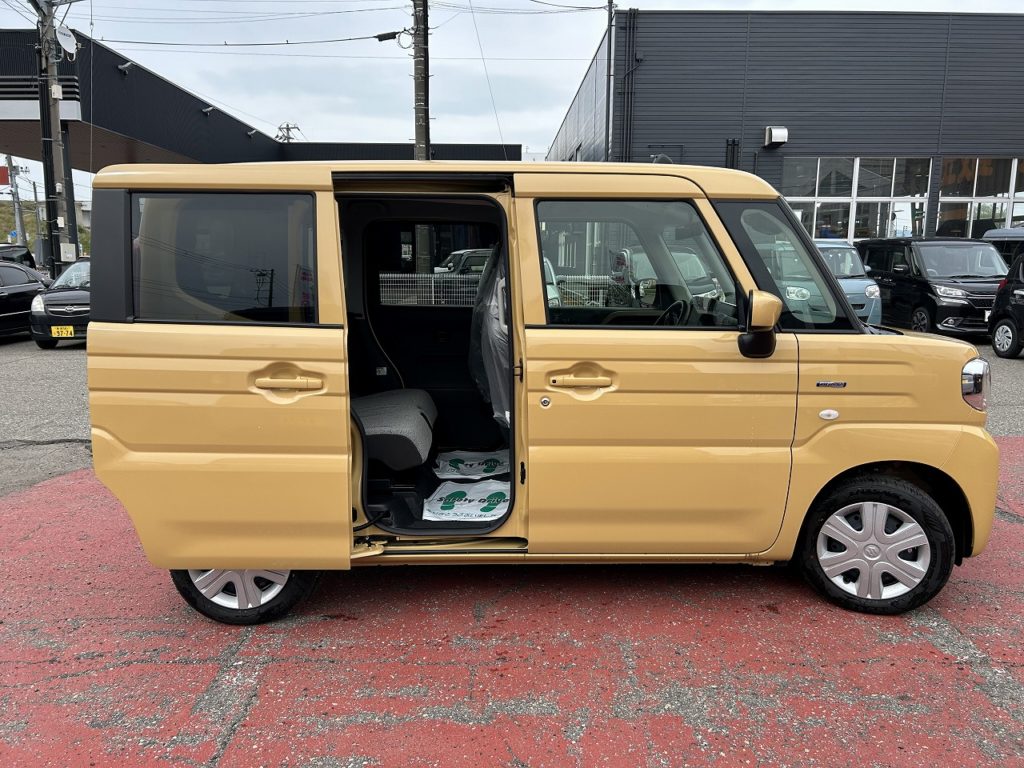 ■両側スライドドアのおクルマです