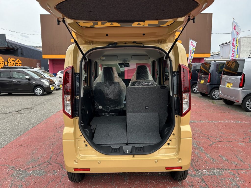 ■後部座席は分割して倒せます