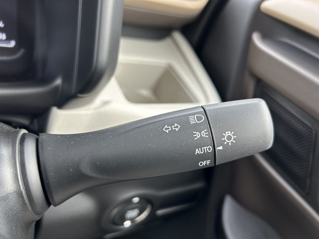 ■暗くなると自動で点灯してくれるオートライト