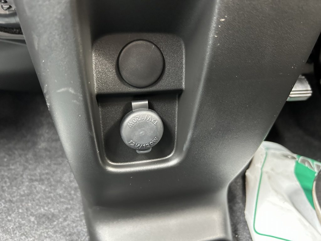 ■スマホなどの充電に便利なアクセサリーソケット