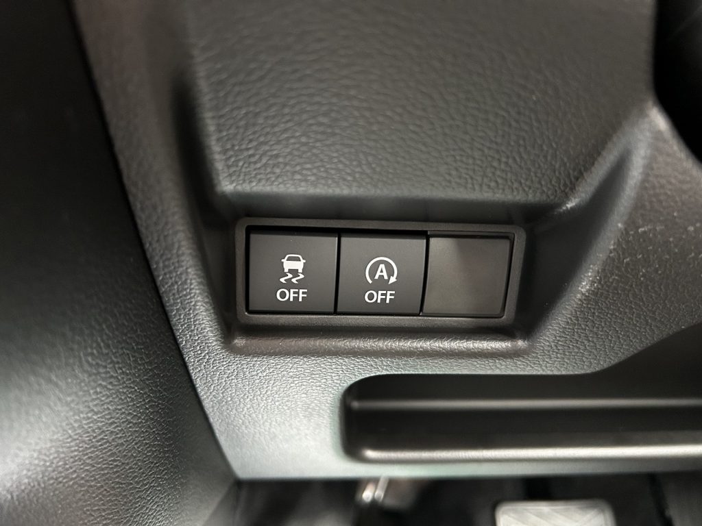 ■横滑り防止装置　■アイドリングストップ