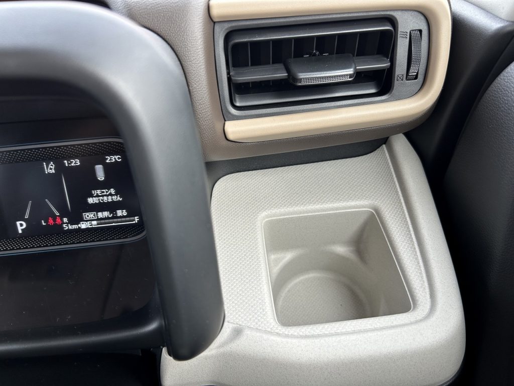 ■運転席ドリンクホルダー