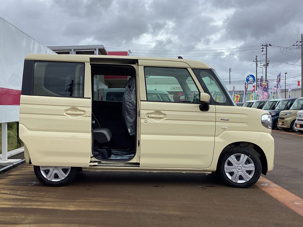 ■両側電動スライドドアのおクルマです