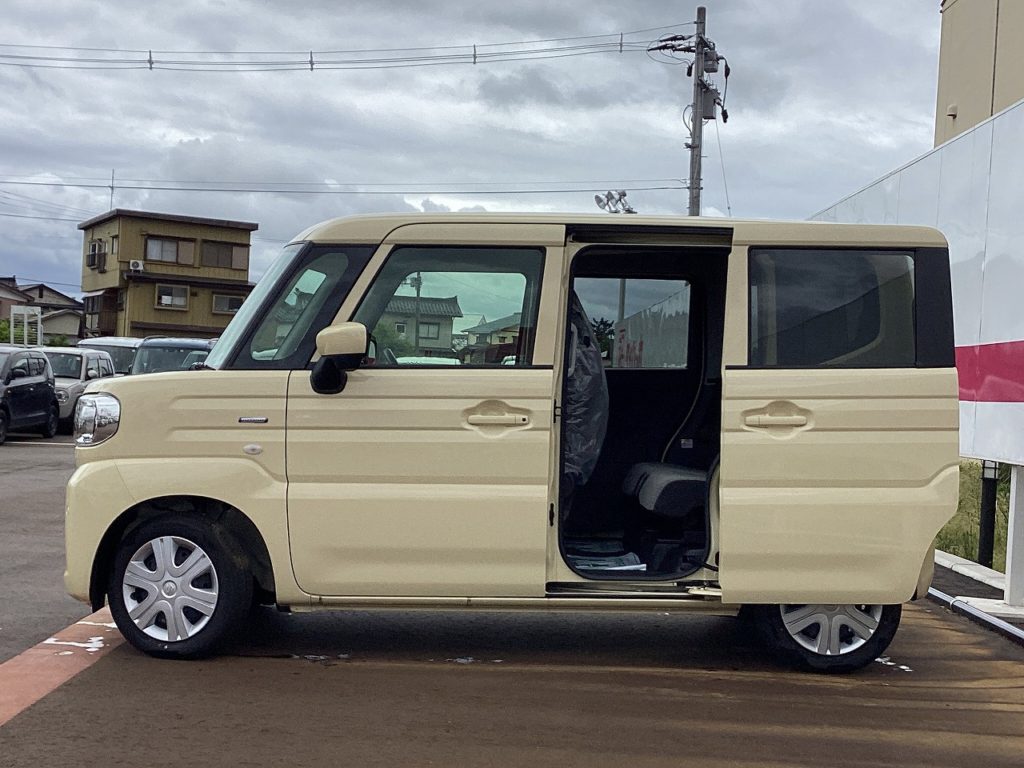 ■リアドアはスライドドアのため狭い駐車場でもドアあての心配がありません