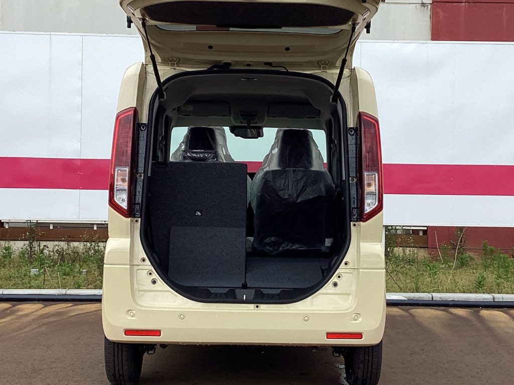 ■後部座席は分割して倒せます