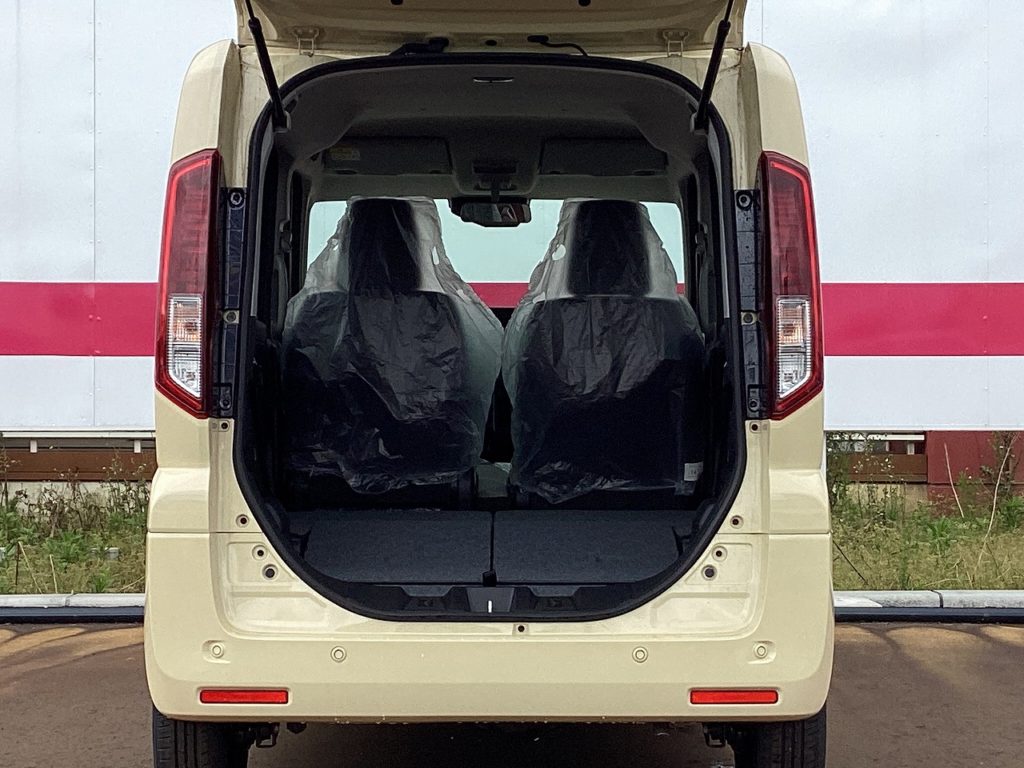 ■後部座席を倒せば収納力UP！