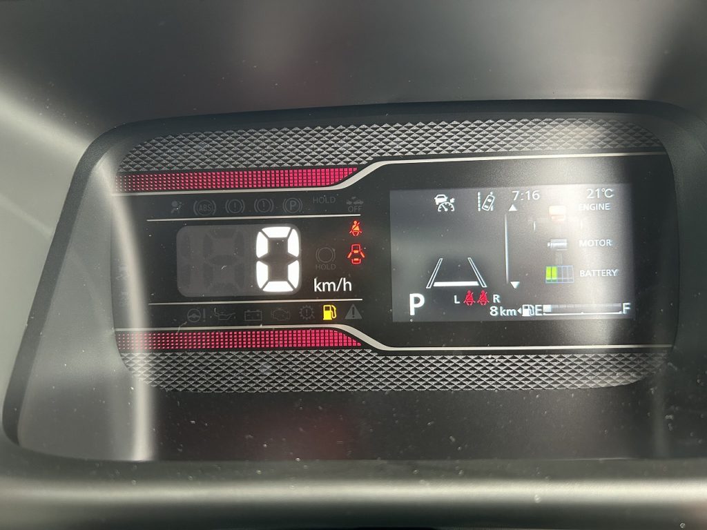 ■走行距離は撮影時点で8km。ほとんど走っていない届出済未使用車のおクルマです♪