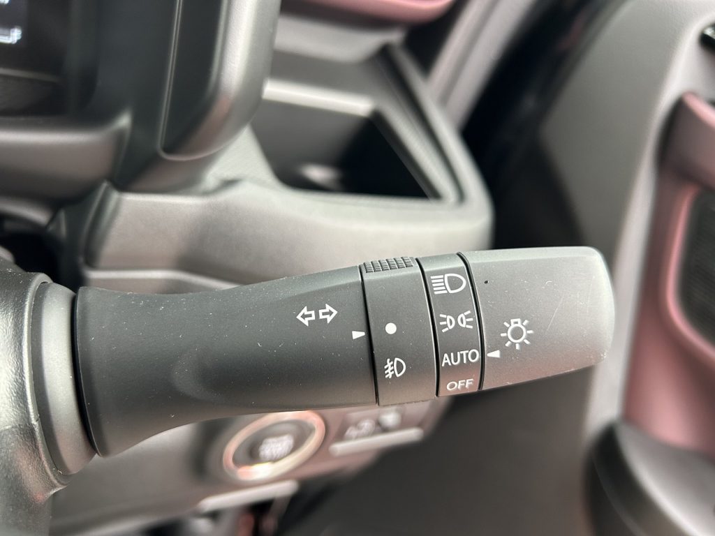 ■暗くなると自動で点灯してくれるオートライト