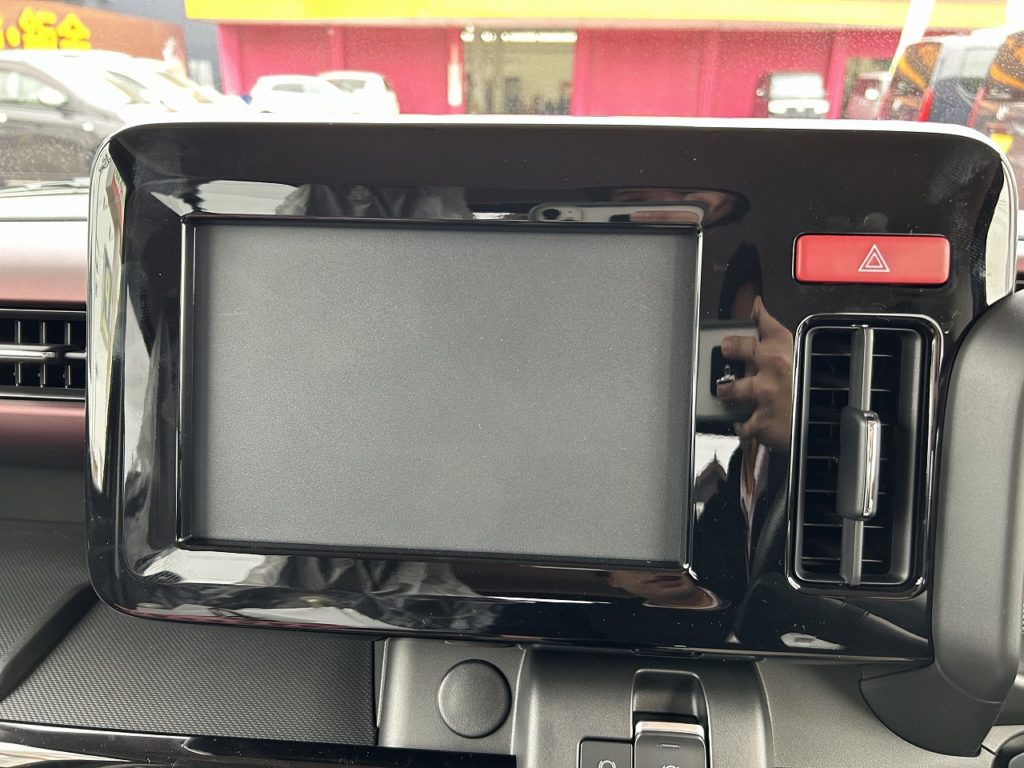 ■オーディオレスのおクルマです。お好みのナビ・オーディオのご購入、取付施工もお任せください！