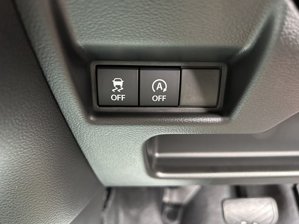 ■横滑り防止装置　■アイドリングストップ