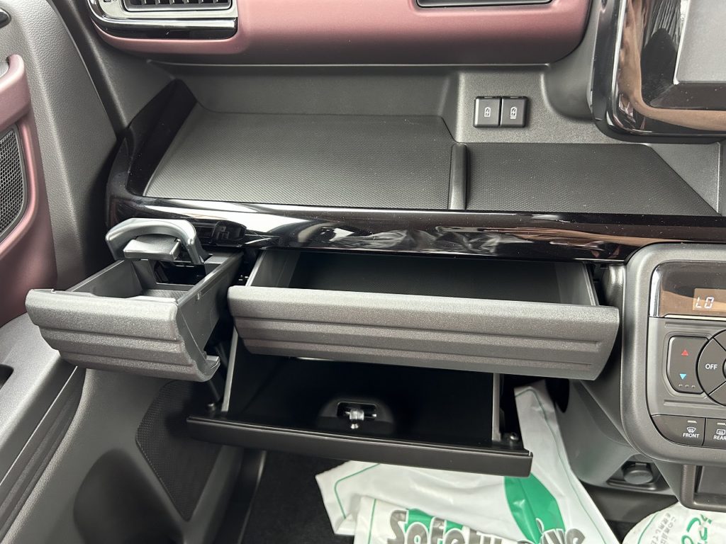 ■助手席収納