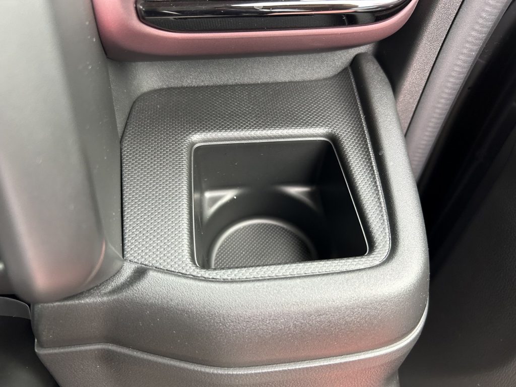 ■運転席ドリンクホルダー