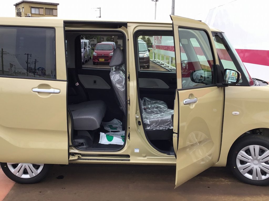 ■リアドアはスライドドアのため狭い駐車場でもドアあての心配がありません