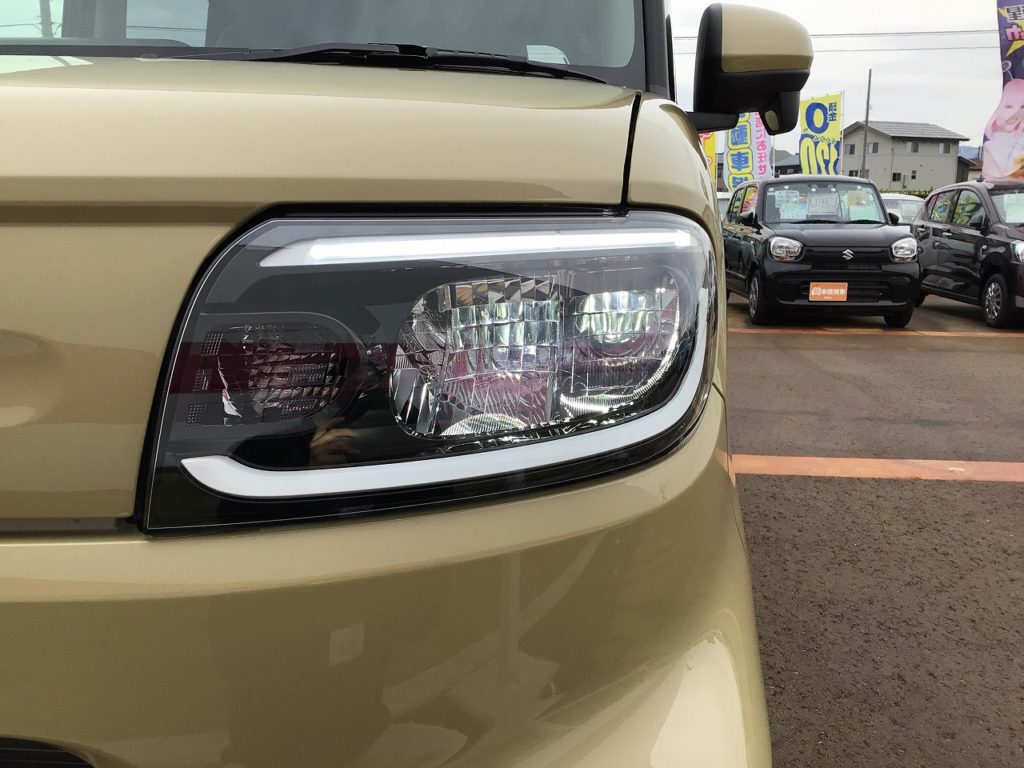 ■明るく視認性の高いLEDヘッドライト