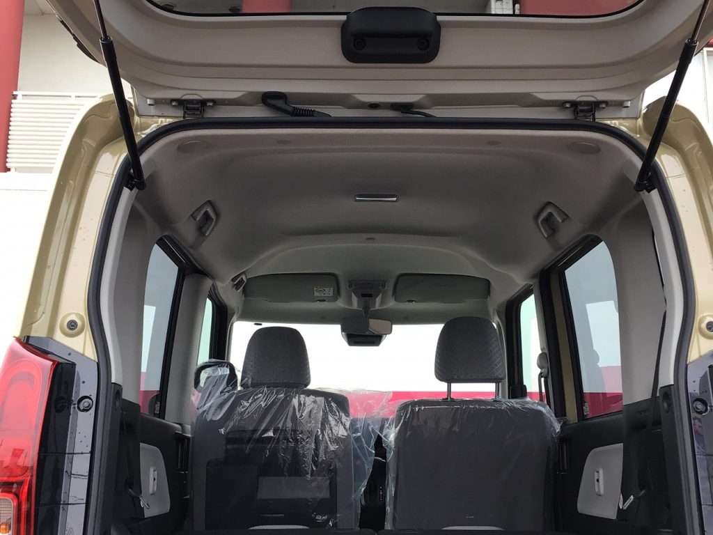 ■天井も高く内装ひろびろ♪