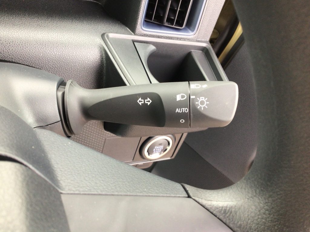 ■暗くなると自動で点灯してくれるオートライト