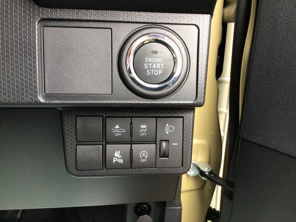 ■エンジンプッシュスタート　■衝突被害軽減ブレーキ/横滑り防止装置/コーナーセンサーブザーOFFスイッチ/アイドリングストップ